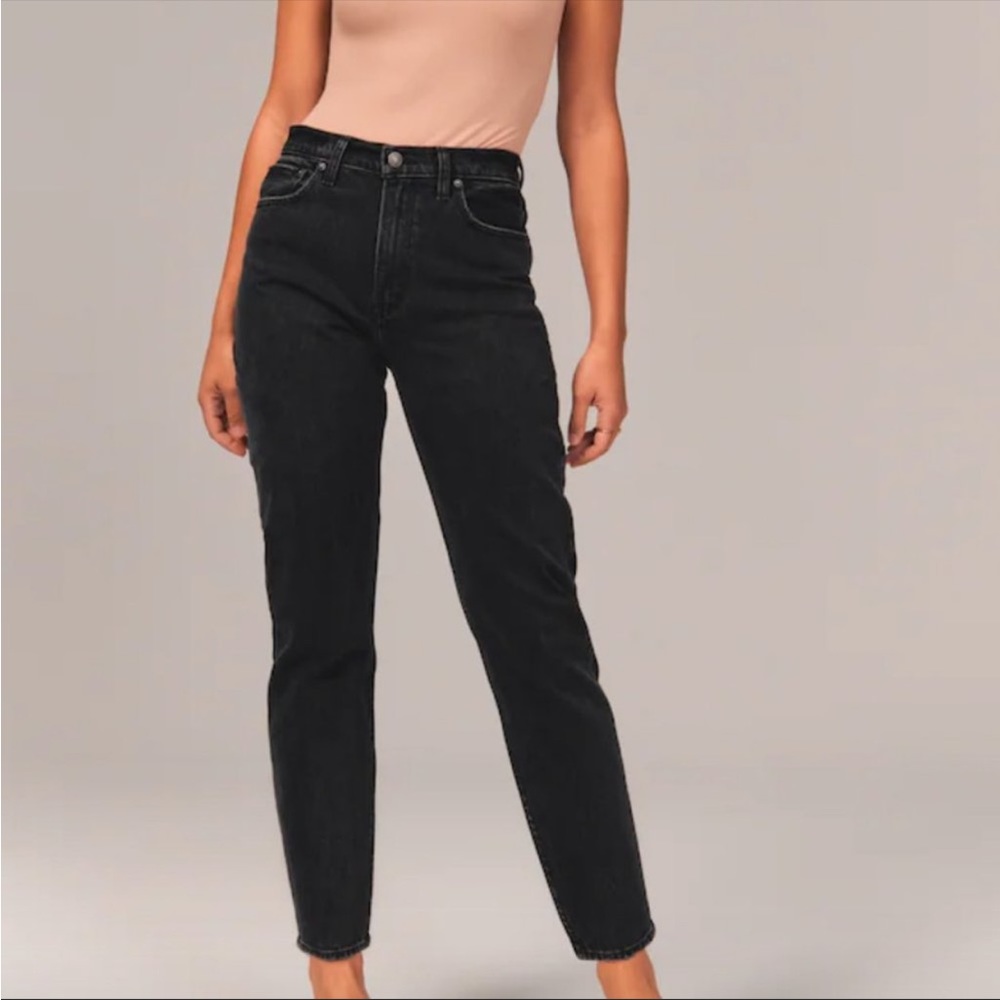 Abercrombie & Fitch The ‘80s Mom High Rise Jean 25/0 Short